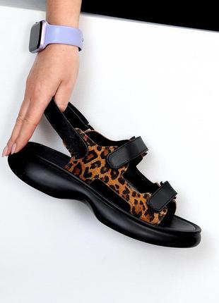 Чорні леопардові жіночі босоніжки сандалі на липучках з натуральної шкіри шкіряні леопардові босоніжки з липучками