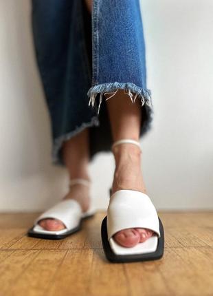 Нові білі базові босоніжки сандалі