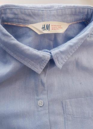 Джинсовая рубашка h&m небесно- голубого цвета на подростка 11 лет , рост 146 .