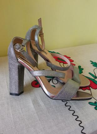 ‼️ розпродаж ‼️ жіноче взуття/ нові срібні босоніжки 🩶 39/40 розмір, устілка 25 см