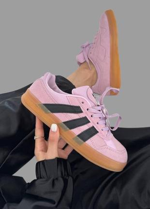 Крутейшие женские кооссовки adidas x mark gonzales x aloha one black eye pink premium розовые