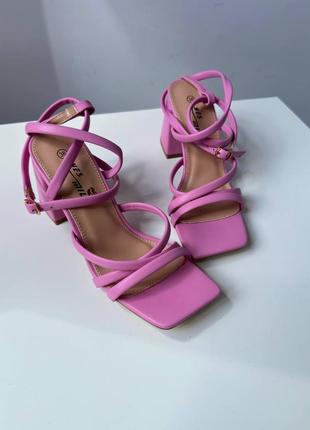 Жіночі літні босоніжки стильні на масивному підборі