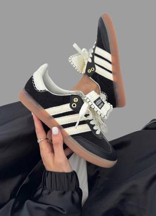 Шикарные женские кроссовки adidas samba x wales bonner black pony premium чёрные