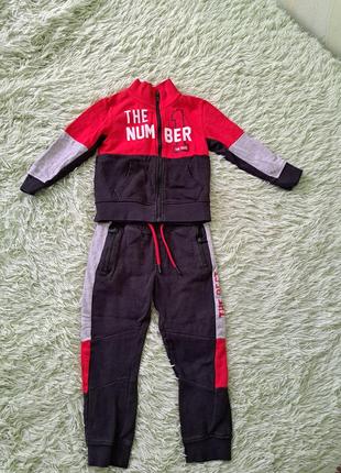 Стильный черный красный спортивный костюм для мальчика 4-5