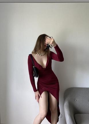 Вечернее платье бордового цвета