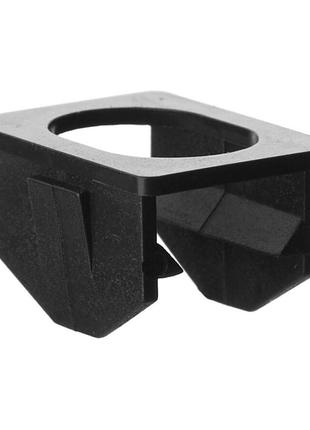 Кріплення внутрішнього оздоблення багажника 51711916199