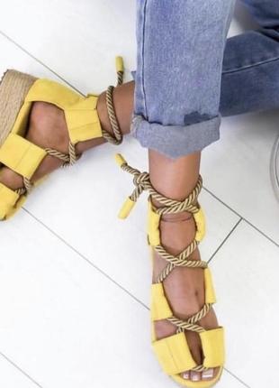 Продам босоніжки