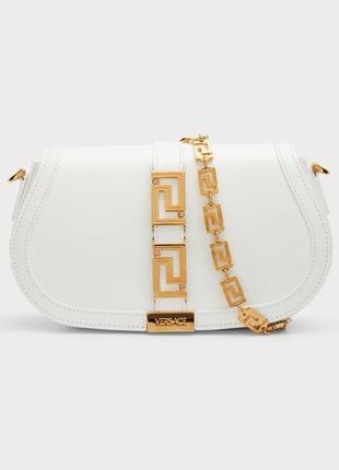 Белая сумка в стиле versace