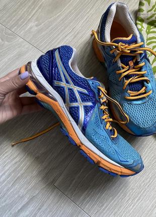 Крутые кроссовки asics