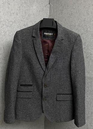 Серый пиджак от бренда farah