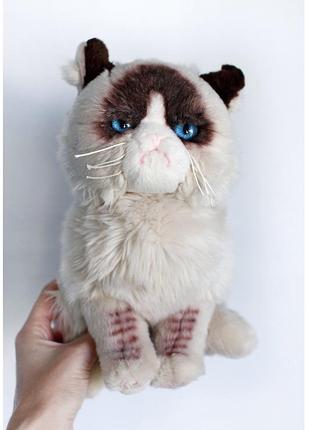 Очень классная игрушка легендарный котик grumpy cat