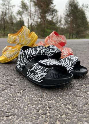 Босоніжки що світяться в ночі 🤩