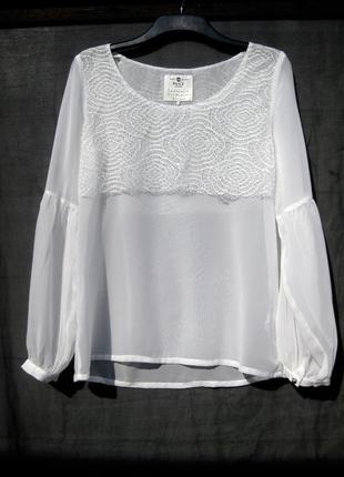 Тонча повітряна прозора біла блуза з мереживом бренда pulz jeans