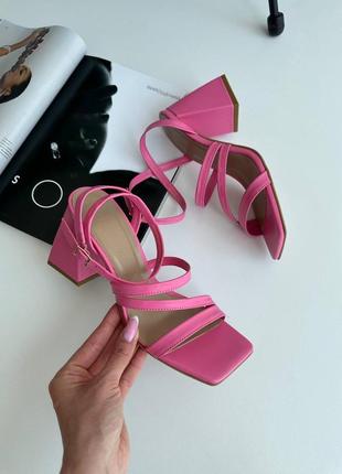 Женские розовые кожаные босоножки каблуке, на квадратном каблуке с квадратным носом из натуральной кожи, асимметрия