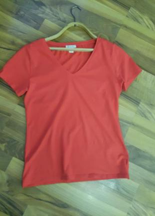 Красная женскаятрикотажная футболка