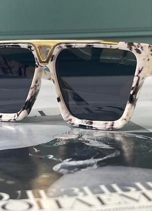 Модные бежевые солнцезащитные очки lovis vuiton стильный летний аксессуар  uv 400 с поликарбонатными линзами