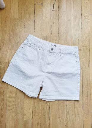 Белые короткие джинсовые шорты летние женские