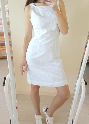 Красивое хлопковое белое платье из прошвы