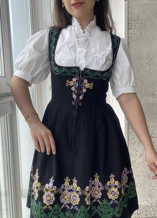 Розкішна чорна австрійська сукня дірндль із вишивкою квіти almenrausch