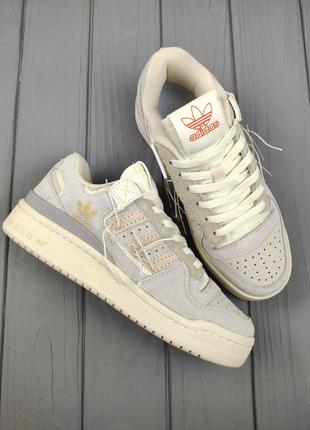 Кроссовки женские подростковые adidas forum low gray beige