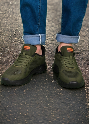 Мужские зеленые кроссовки на шнуровке