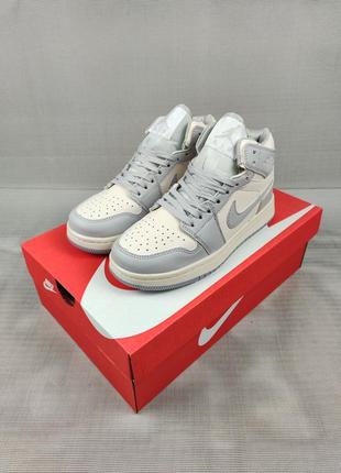 Кросівки жіночі підліткові nike air jordan 1 mid light bone 36-41