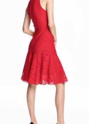 Шикарна червона сукня, мереживо, підкладка, ззаду на молнії, низ волан