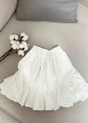 Легкая юбка шорты белого цвета