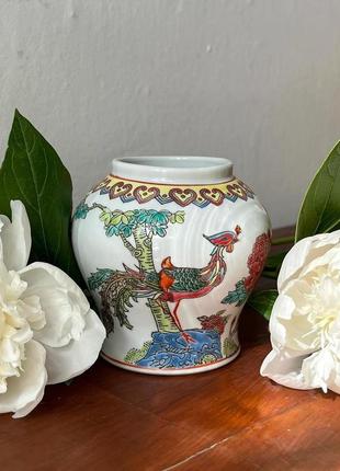 Винтажная фарфоровая ваза с цветной эмалью - в сюжете волшебный павлин и цветок лотоса