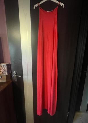 Довга червона сукня сарафан