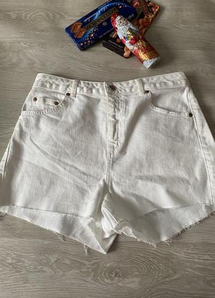 Білі джинсові шорти