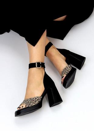 Натуральні замшеві леопардові босоніжки на підборах