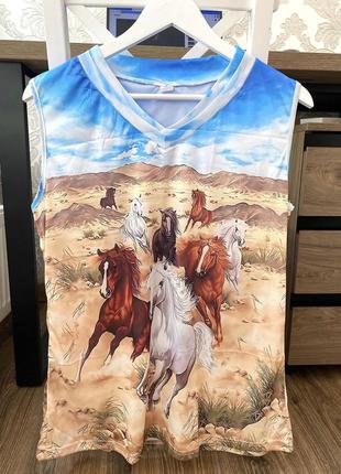 Красивая футболка с конным принтом (с двух сторон)
