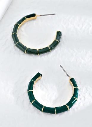 Тренд стильні жіночі сережки кільця золотисті зелена емаль кульчики пусети підвіси