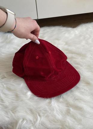 Красная бархатная кепка dobler