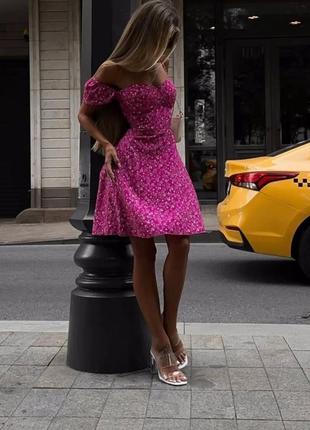 Розовое женское платье мини в цветочный принт женское летнее короткое платье с открытой спиной в цветы
