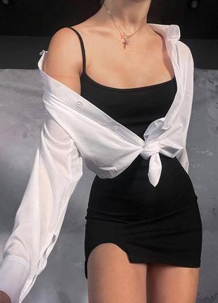 Платье мини по фигуре на тонких бретелях базовая рубашка легкая оверсайз на пуговицах комплект белый черный рубашка платья трендовый стильный