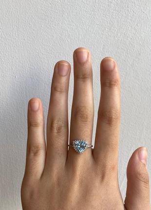 Красивое  серебряное кольцо с голубым топазом