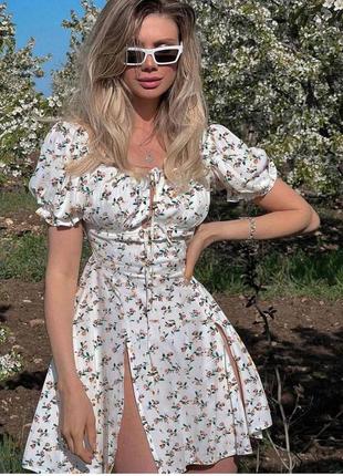 Сукня міні рукава ліхтарики декольте на зав'язках з імітацією корсета плаття біла чорна з квітковим принтом з розрізами літня весняна