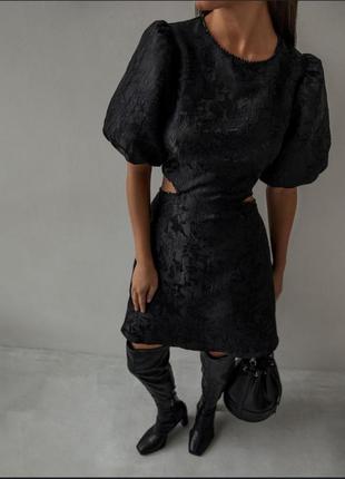 Чорна базова сукня з об'ємними рукавами, вечірня сукня
