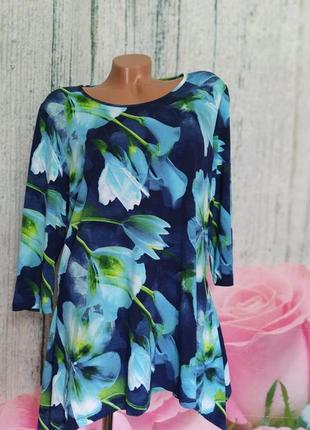 Трикотажная блуза с крупными цветами