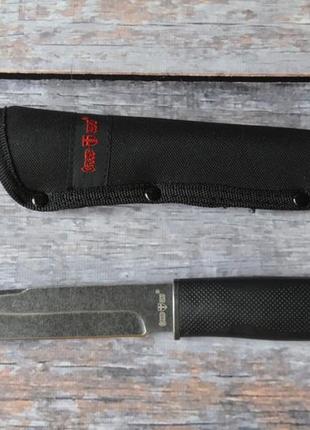 Ніж мисливський варвар 2 чорний, з гумовою рукояткою не боїться вологи і забезпечує надійне утримання