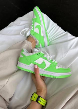 Жіночі кросівки найк сб данк лоу зелені з білим / nike sb dunk low « acid green »