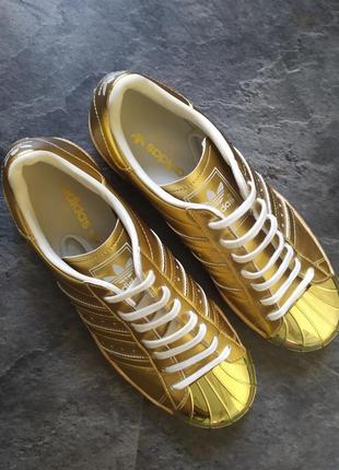 Adidas золотые кроссовки