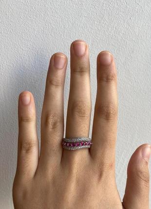 Стильное серебряное кольцо с рубинами корунд