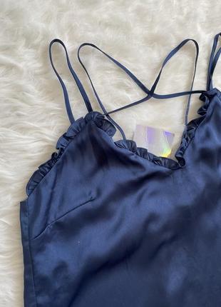 Струящееся атласное платье синее missguided размер 422 фото