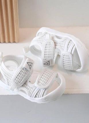 Босоніжки дитячі