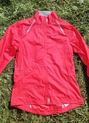 Женская беговая мембранная куртка nike storm-fit