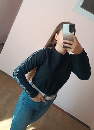 Черная кофта