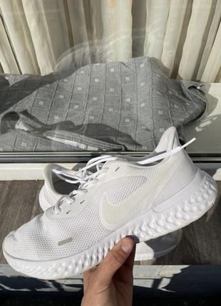 Кросівки nike revolution 6